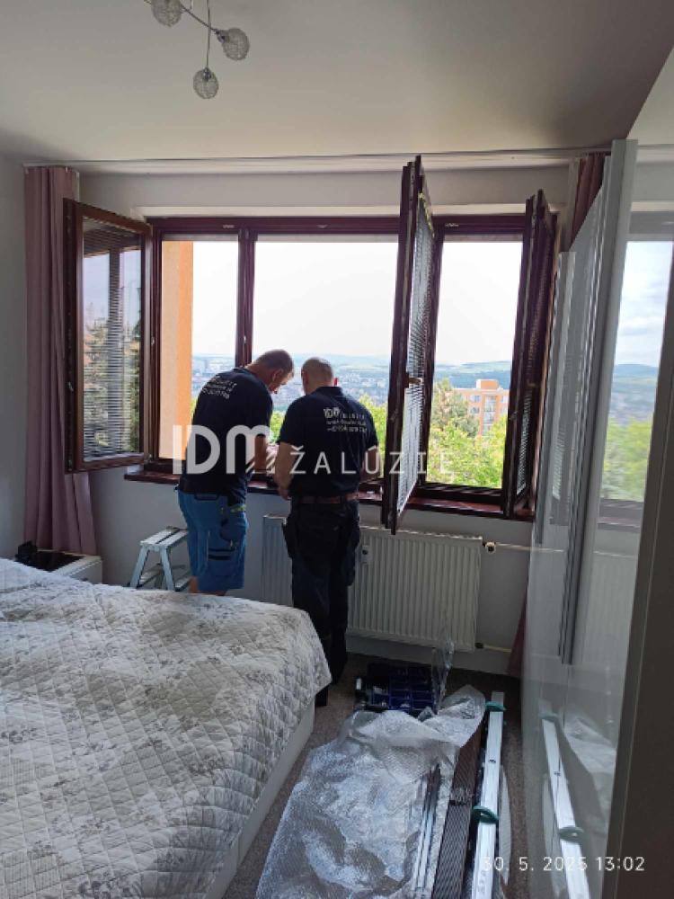 Montáž vonkajších priznaných žalúzií Z90 ovládaných kľukou - Košice, foto 8 z 14