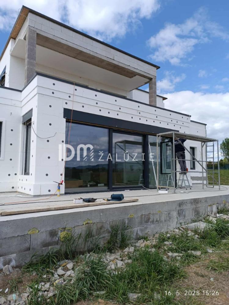 Montáž vonkajších pod omietkových žalúzií Z70 ovládaných motorom - Prešov, foto 21 z 26